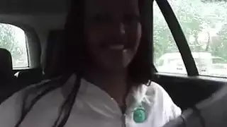 Gipsy teen gives blowjob and gets fingering in Taxi